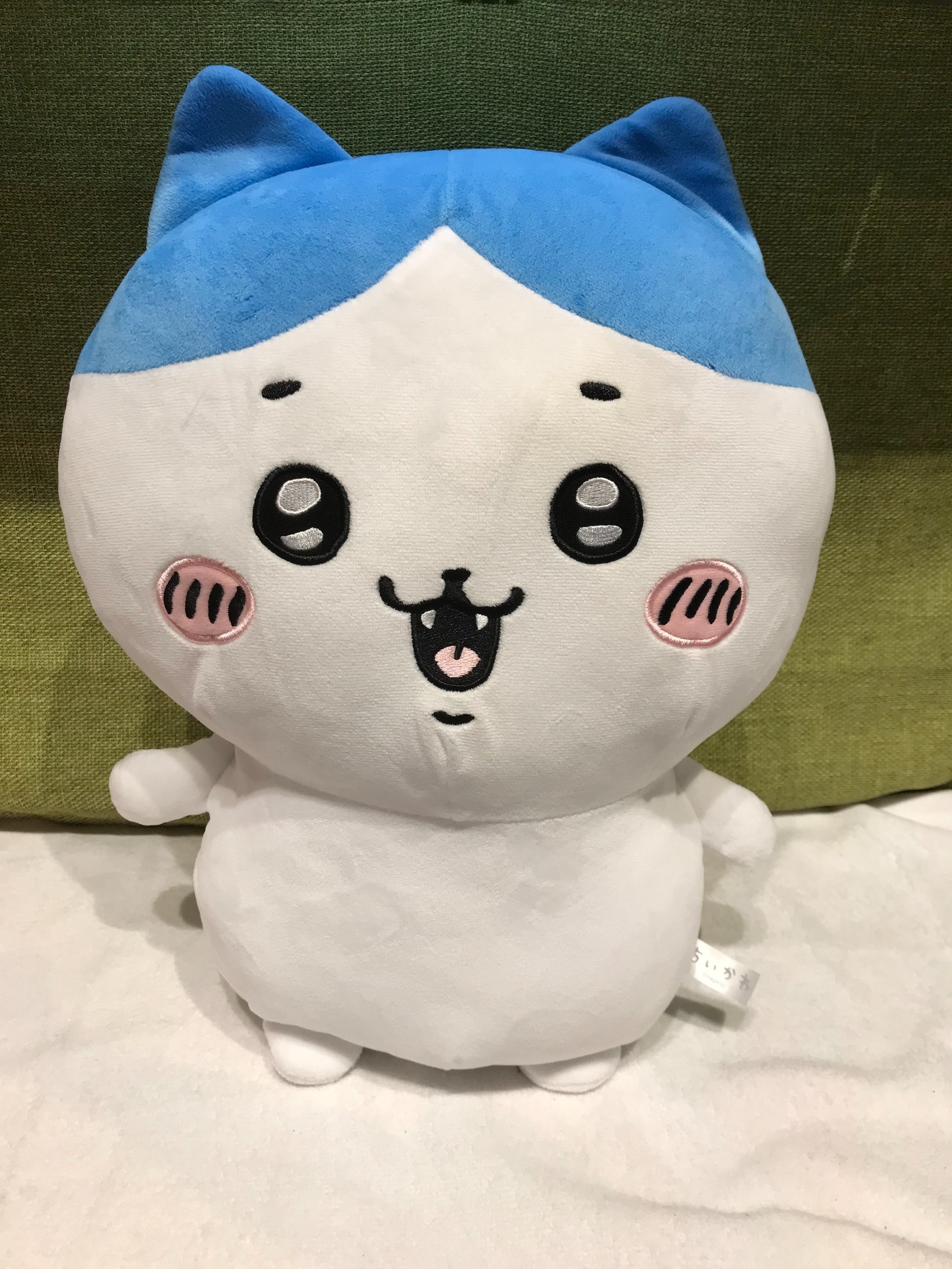 ハチワレ 超BIGぬいぐるみ～ハチワレ～ 「ちいかわ なんか小さくてかわいいやつ」入荷しました | 新着商品 | ほびっと Supported