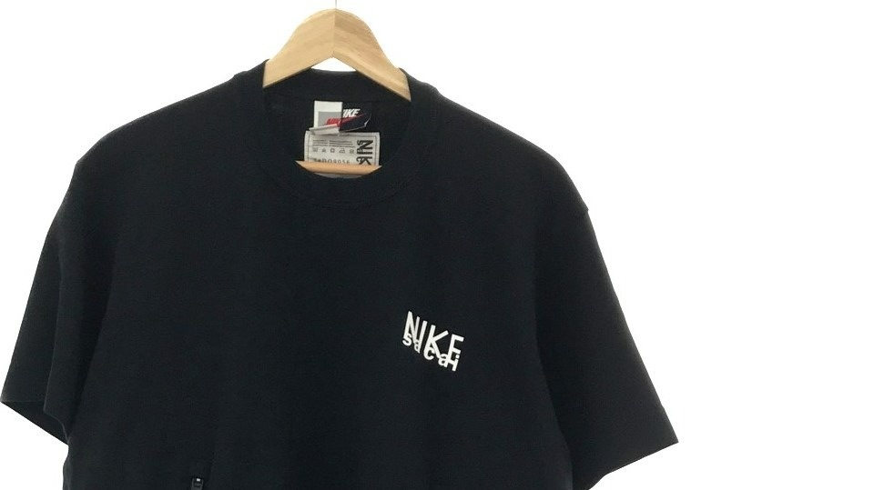 【入荷】NIKE×SACAI DQ9056-010 Tシャツ Mサイズ 別注モデル S 